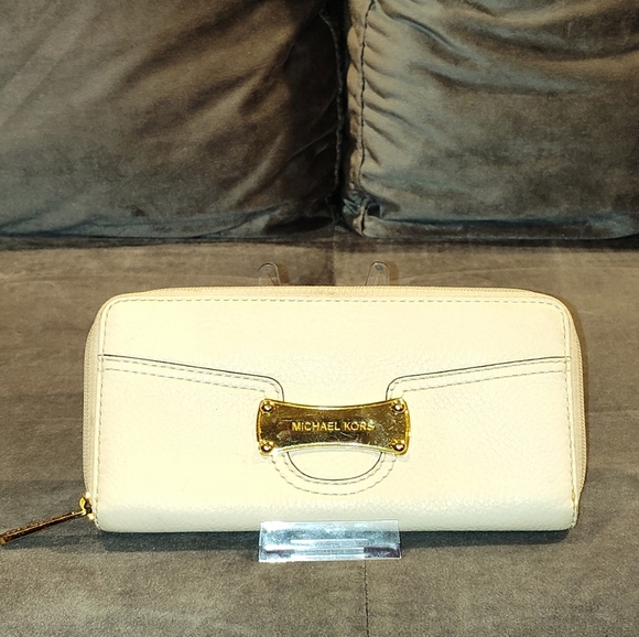 Michael Kors Saratoga Zip Around Continental Wallet - Picture 16 of 16